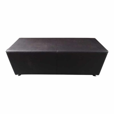Pouf long similicuir noir Location de pouf long similicuir noir.
