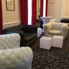 Location - Location de fauteuil gonflable blanc chesterfield pour mariage, coin VIP en région parisienne 
