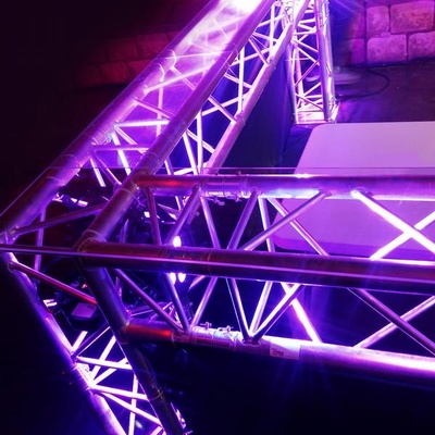Bar structure angle Location de bar pour soirée privée.
Chez RVS Event en Ile de France et Picardie