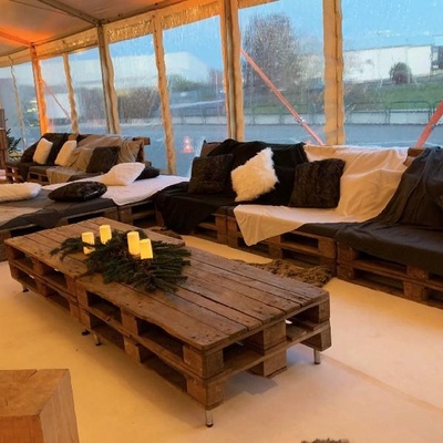 Louez le confort avec notre plaid haut de gamme pour des événements chaleureux et mémorables. Ajoutez une touche d'élégance à vos soirées en proposant des plaids doux et stylés en location.