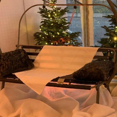 Louez le confort avec notre plaid haut de gamme pour des événements chaleureux et mémorables. Ajoutez une touche d'élégance à vos soirées en proposant des plaids doux et stylés en location.