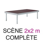 Location d'une scène complète 2x2 mètres, hauteur 40 cm avec habillage, jupe de scène et marches. 