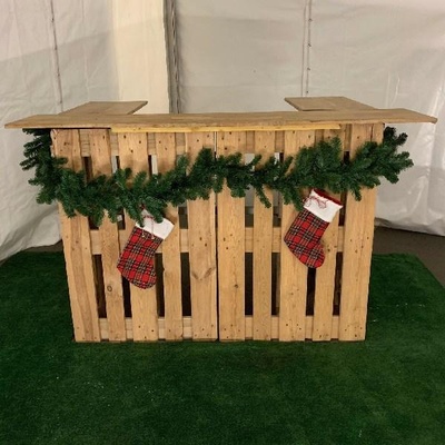 Transformez votre espace événementiel en un paysage hivernal enchanteur avec notre guirlande de sapin artificiel en location.