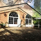 Location - Location de tente de réception et de guirlandes guinguettes noires à Paris. 