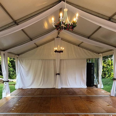 Location de rideau auto-porté blanc en Ile de France.