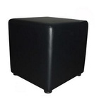 Location de pouf noir similicuir. 