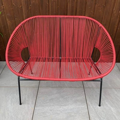 Canapé cordage rouge Location de mobilier cordage, canapés et fauteuils, à Paris et dans toute l'Ile de France.